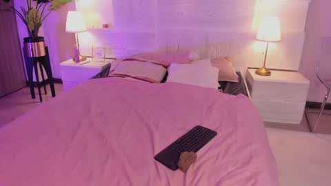 lummii_ online show from June 23, 2026, 8:51 pm