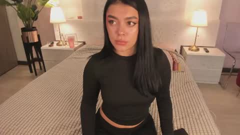 lummii_ online show from July 26, 2026, 7:32 pm