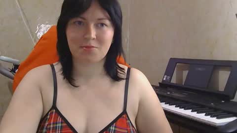 Snapshot of luna07070 chatting on May 4, 2026, 7:10 pm Christina online show from May 4, 2026, 7:10 pm