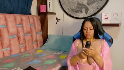 Snapshot of luna2155 chatting on December 17, 2025, 10:54 am Luna online show from December 17, 2025, 10:54 am