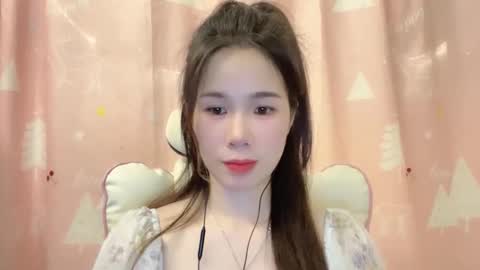 Luna online show from May 5, 2026, 4:04 pm