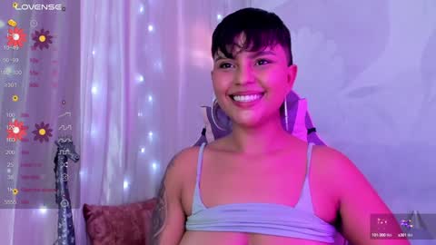 Snapshot of luna__cute chatting on December 5, 2024, 6:44 pm Luna online show from December 5, 2024, 6:44 pm