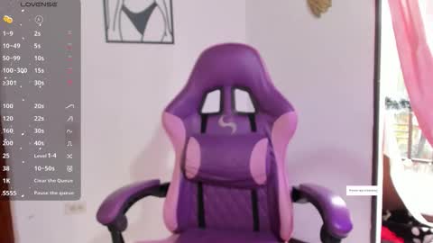 Snapshot of luna__cute chatting on November 24, 2025, 4:40 pm Luna online show from November 24, 2025, 4:40 pm