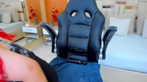 Luna online show from July 31, 2026, 5:23 pm