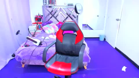 luna_analya online show from February 3, 2026, 12:43 pm