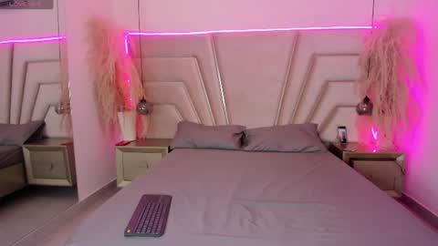 luna_and_axell online show from June 29, 2026, 11:32 am
