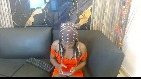 luna_bella882689 online show from June 19, 2026, 6:01 pm