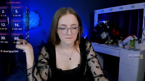 luna_berryy online show from January 10, 2025, 8:59 pm