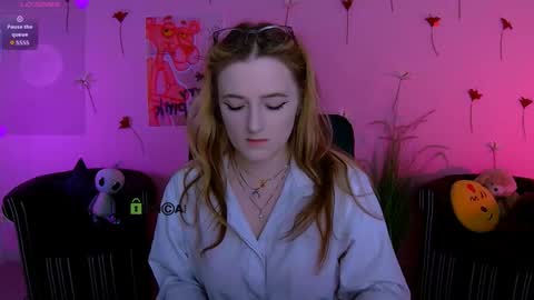luna_berryy online show from April 17, 2026, 7:28 pm