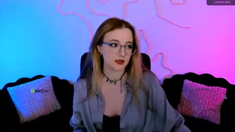 luna_berryy online show from June 24, 2026, 7:02 pm
