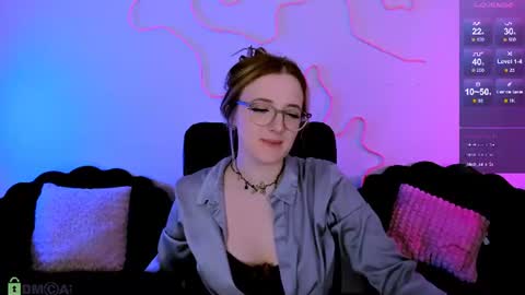 luna_berryy online show from June 25, 2026, 5:12 am