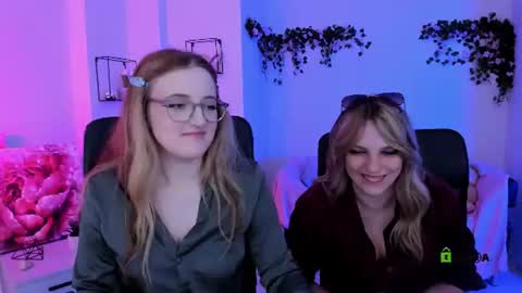 luna_berryy online show from June 25, 2026, 7:07 pm
