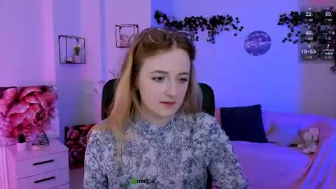 luna_berryy online show from July 11, 2026, 6:43 pm