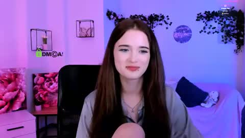 luna_berryy online show from August 5, 2026, 9:39 pm