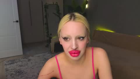 luna_beverly online show from April 29, 2026, 9:54 pm