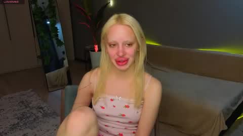 luna_beverly online show from May 17, 2026, 8:16 pm