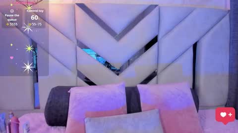  Luna  online show from February 26, 2026, 2:43 am