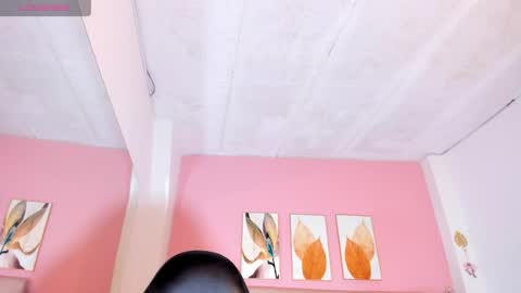 luna_bradley_ online show from April 30, 2026, 12:22 pm