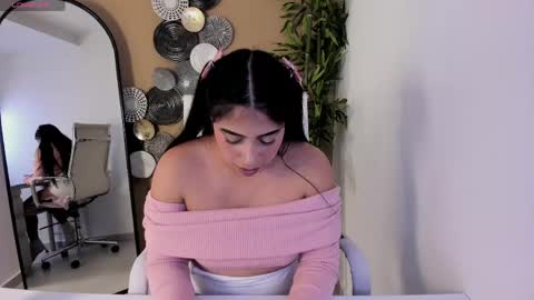 luna_cute14 online show from May 6, 2026, 8:36 pm
