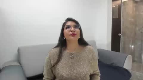 luna  online show from December 5, 2025, 11:19 am