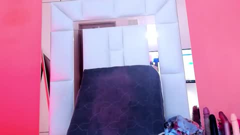 Snapshot of luna_ebony69 chatting on October 26, 2025, 12:33 pm Luna online show from October 26, 2025, 12:33 pm