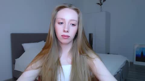 Luna online show from February 16, 2025, 7:49 pm