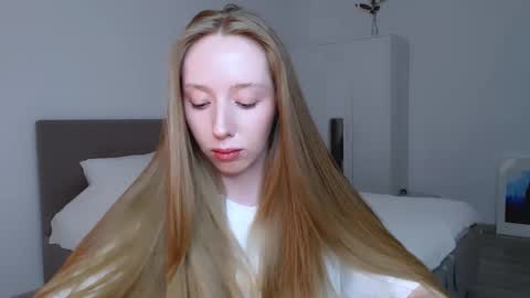 Luna online show from February 27, 2025, 11:48 pm