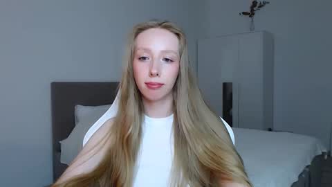 Luna online show from September 13, 2025, 7:02 pm