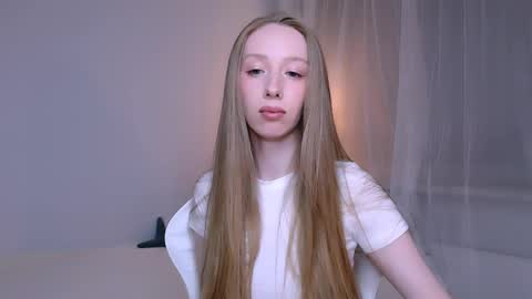 Luna online show from April 27, 2026, 10:52 pm