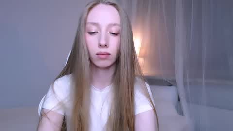 Luna online show from April 28, 2026, 2:27 am