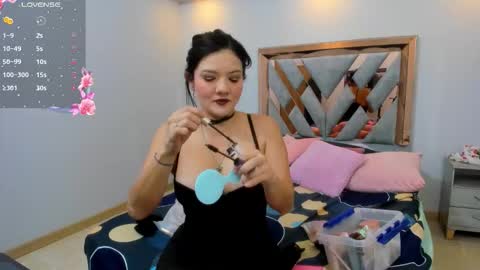 Luna  online show from October 3, 2025, 12:13 pm