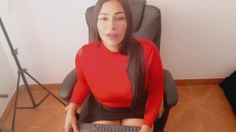 Snapshot of luna_lgomez chatting on May 12, 2026, 6:27 pm luna online show from May 12, 2026, 6:27 pm