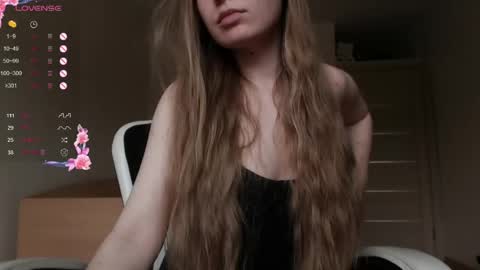 Snapshot of luna_loveisgood chatting on June 2, 2026, 9:44 am Luna online show from June 2, 2026, 9:44 am