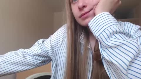 Snapshot of luna_loveisgood chatting on June 10, 2026, 7:07 am Luna online show from June 10, 2026, 7:07 am