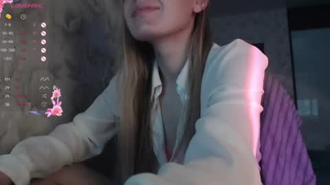 Snapshot of luna_loveisgood chatting on July 4, 2026, 11:22 pm Luna online show from July 4, 2026, 11:22 pm