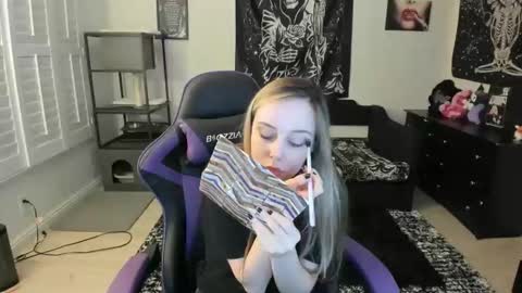 Luna online show from January 18, 2026, 12:47 am