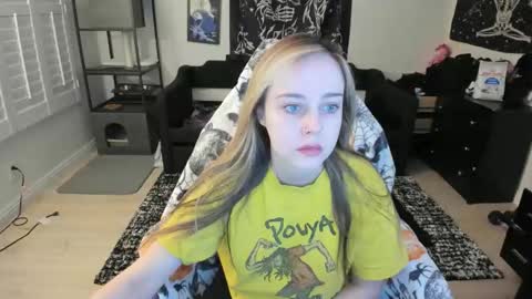 Luna online show from February 16, 2026, 3:19 pm