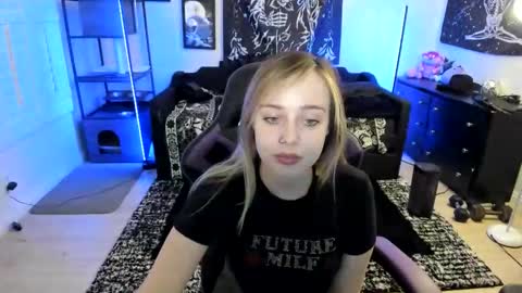 Snapshot of luna_lovelyy chatting on May 8, 2026, 2:50 am Luna online show from May 8, 2026, 2:50 am