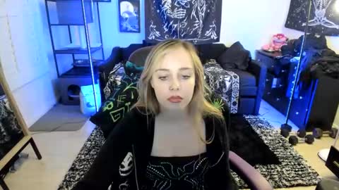 Snapshot of luna_lovelyy chatting on June 5, 2026, 6:52 am Luna online show from June 5, 2026, 6:52 am