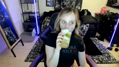 Snapshot of luna_lovelyy chatting on June 29, 2026, 1:01 am Luna online show from June 29, 2026, 1:01 am