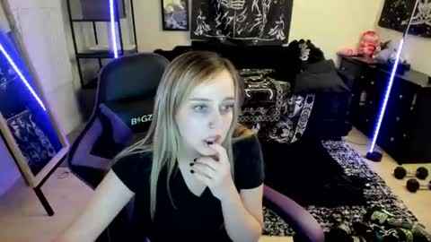 Snapshot of luna_lovelyy chatting on July 2, 2026, 4:07 am Luna online show from July 2, 2026, 4:07 am