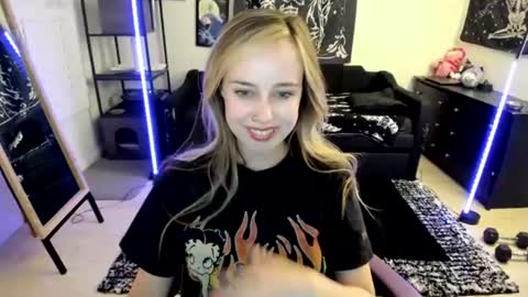 Snapshot of luna_lovelyy chatting on July 13, 2026, 2:47 am Luna online show from July 13, 2026, 2:47 am