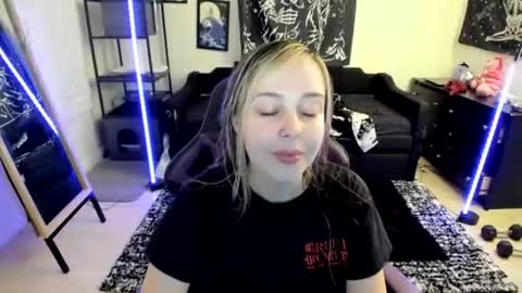 Snapshot of luna_lovelyy chatting on July 15, 2026, 10:48 pm Luna online show from July 15, 2026, 10:48 pm