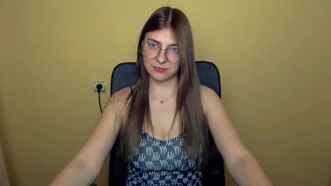 Luna online show from November 12, 2025, 4:07 pm