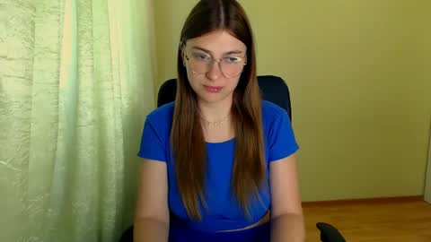 Snapshot of luna_lush_ chatting on July 5, 2026, 8:43 am Luna online show from July 5, 2026, 8:43 am