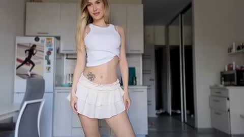 Snapshot of luna_mp4 chatting on July 15, 2026, 8:19 am Alice online show from July 15, 2026, 8:19 am