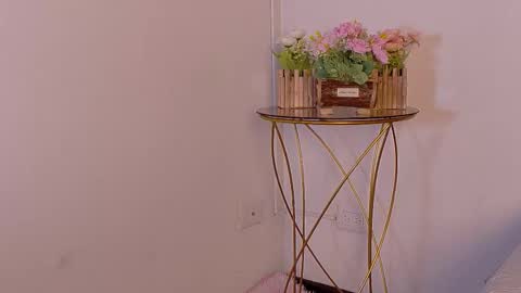   online show from September 18, 2025, 9:06 pm