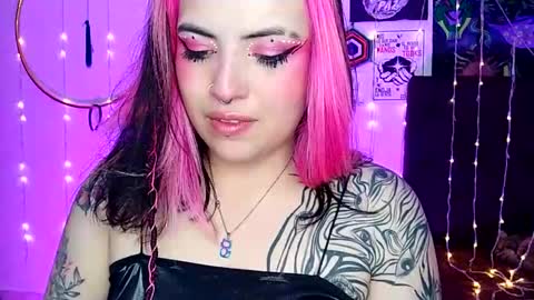 Snapshot of luna_ray420 chatting on February 3, 2025, 10:11 pm MISS LUNA online show from February 3, 2025, 10:11 pm