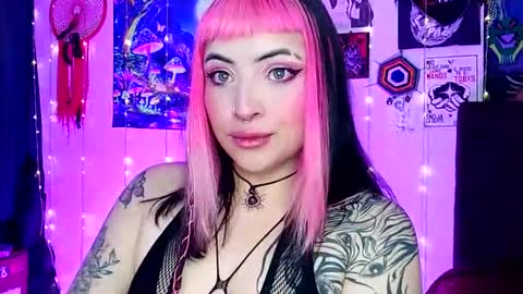 Snapshot of luna_ray420 chatting on March 1, 2025, 1:51 pm MISS LUNA online show from March 1, 2025, 1:51 pm