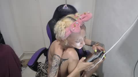 Snapshot of luna_rosita chatting on December 18, 2024, 6:43 am Luna online show from December 18, 2024, 6:43 am